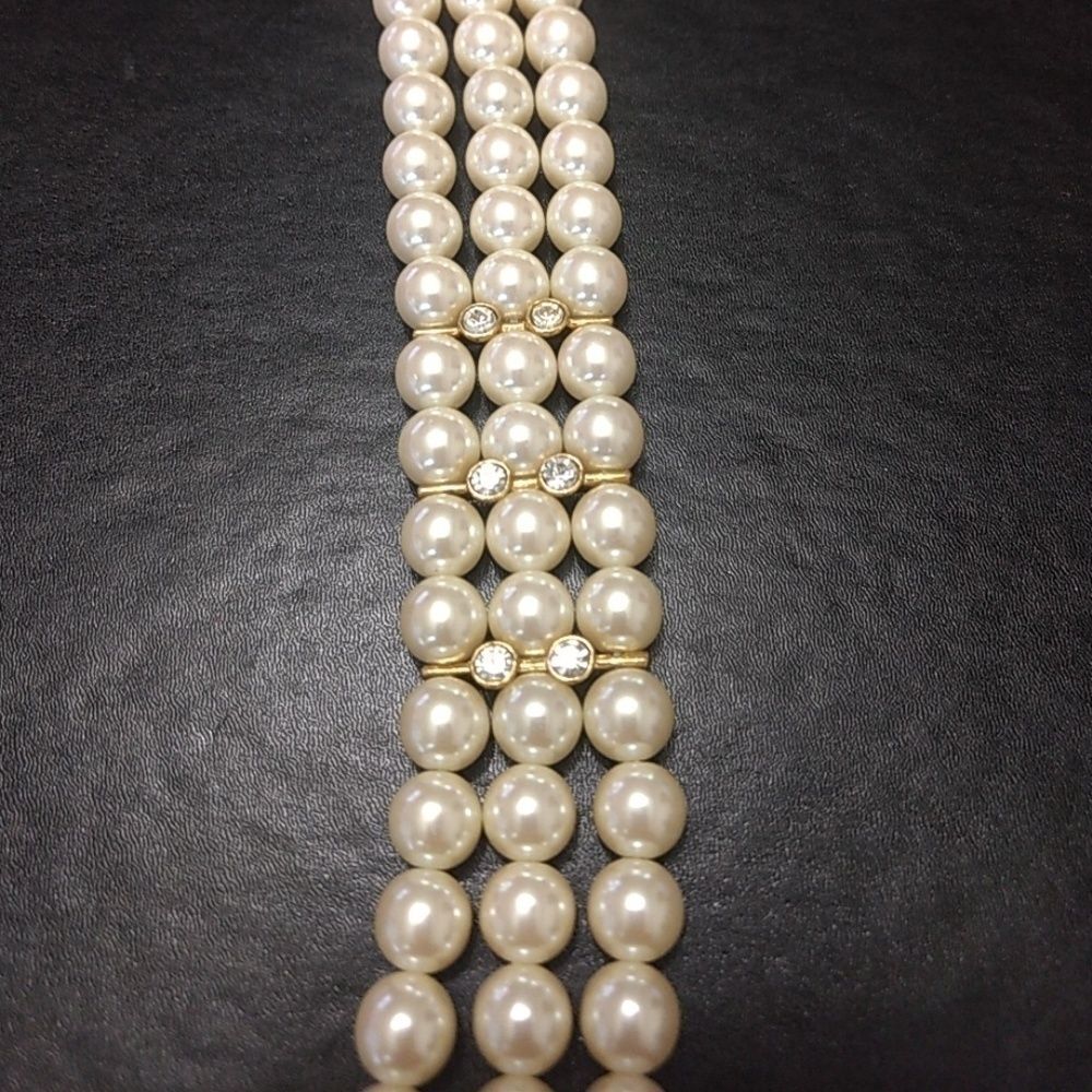 Faux pearl and rhinestone bracelet 8" layered